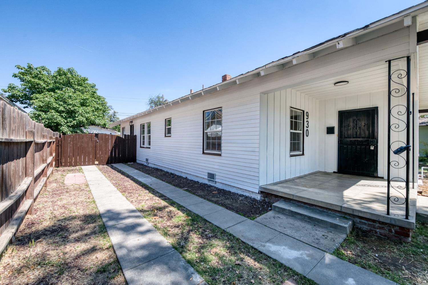 930 N Arthur Ave, Fresno, CA 93728