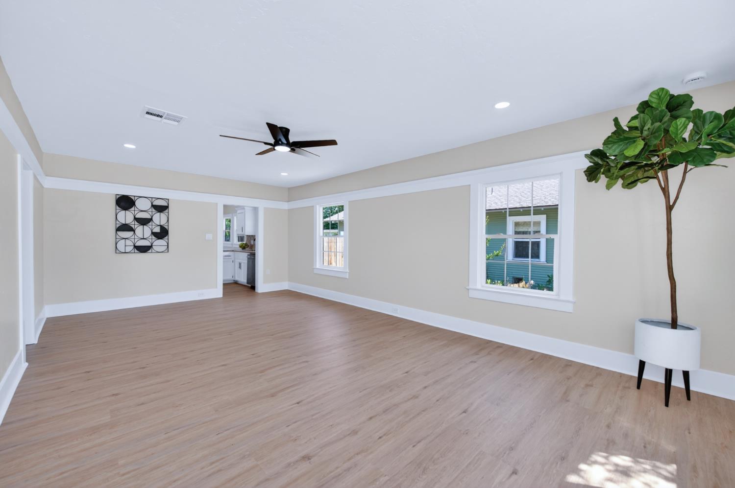 930 N Arthur Ave, Fresno, CA 93728