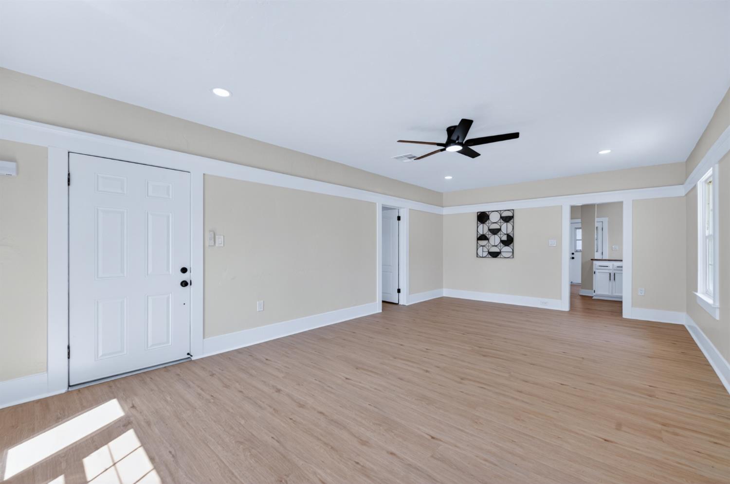 930 N Arthur Ave, Fresno, CA 93728