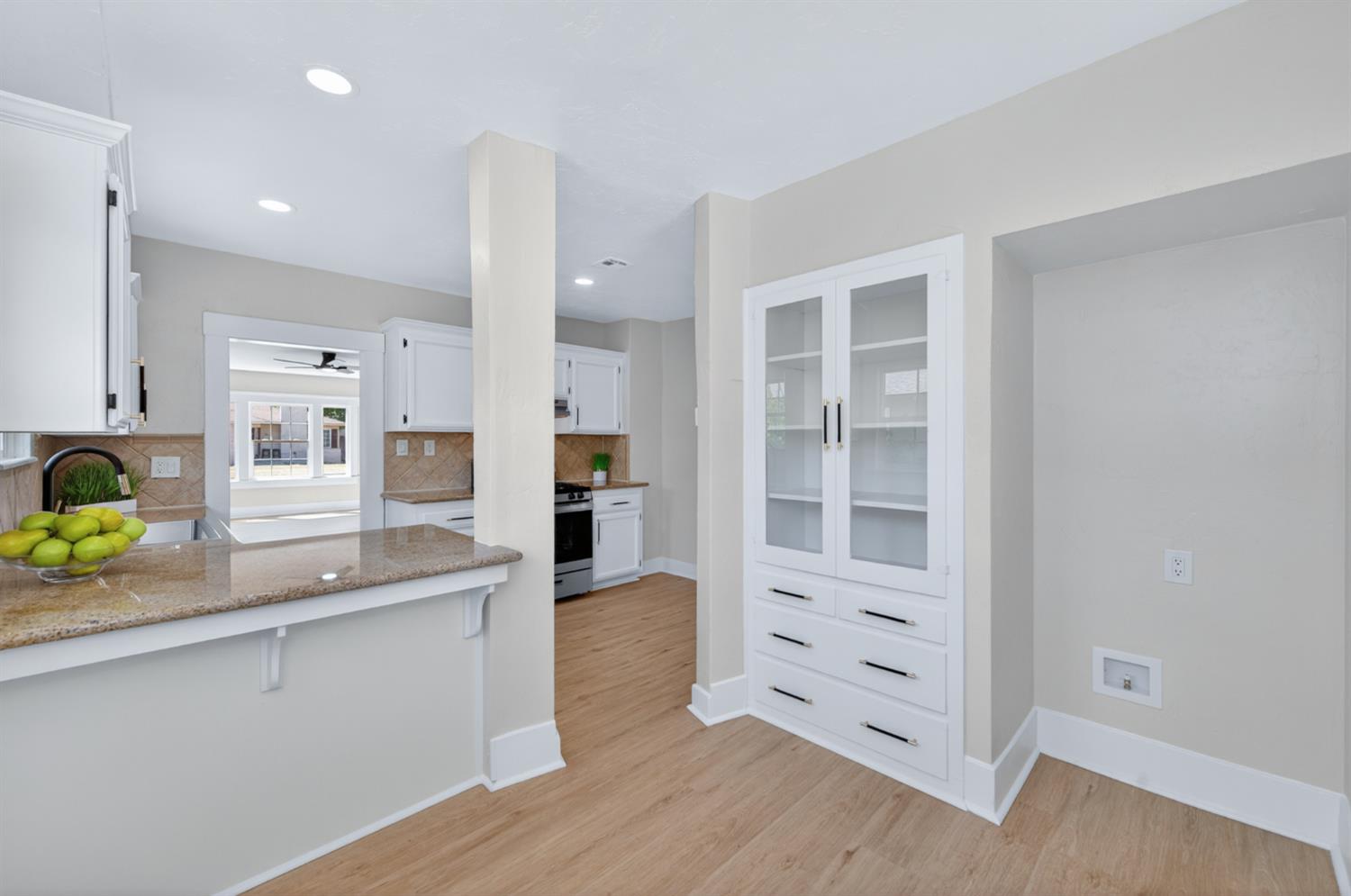 930 N Arthur Ave, Fresno, CA 93728