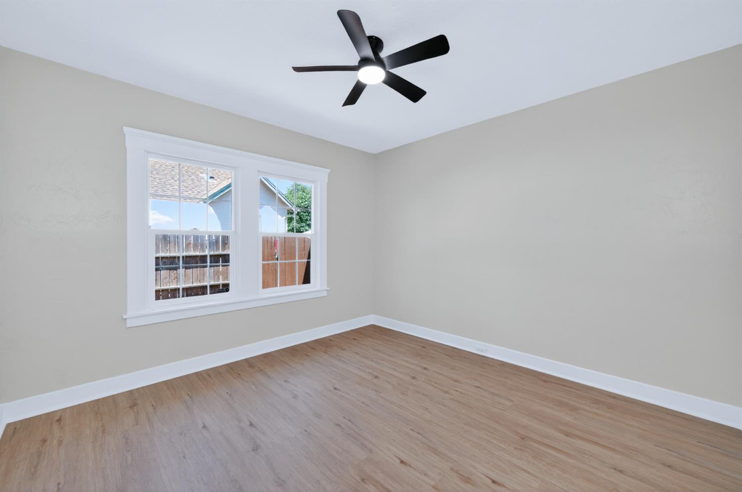930 N Arthur Ave, Fresno, CA 93728