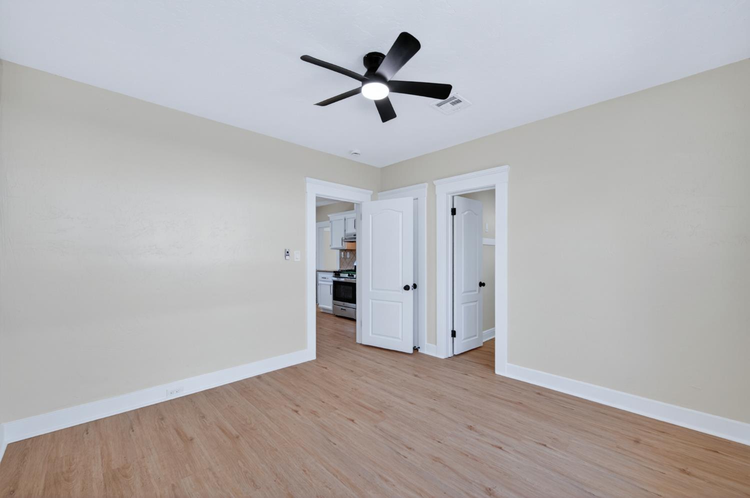 930 N Arthur Ave, Fresno, CA 93728