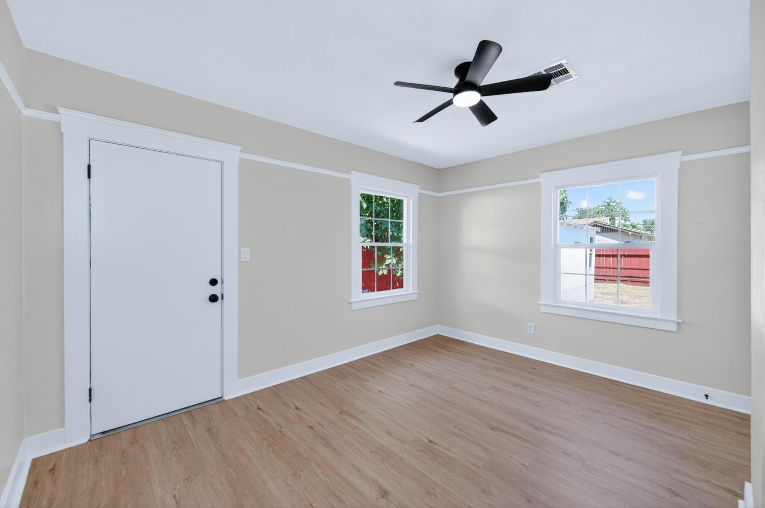 930 N Arthur Ave, Fresno, CA 93728
