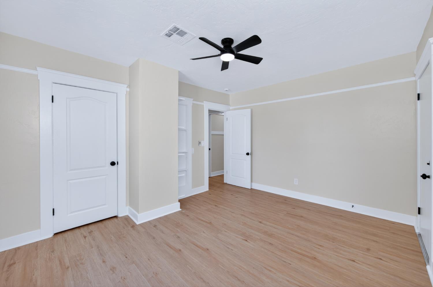 930 N Arthur Ave, Fresno, CA 93728