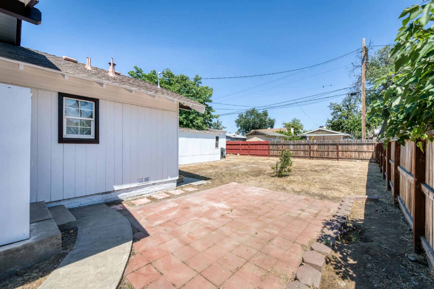 930 N Arthur Ave, Fresno, CA 93728
