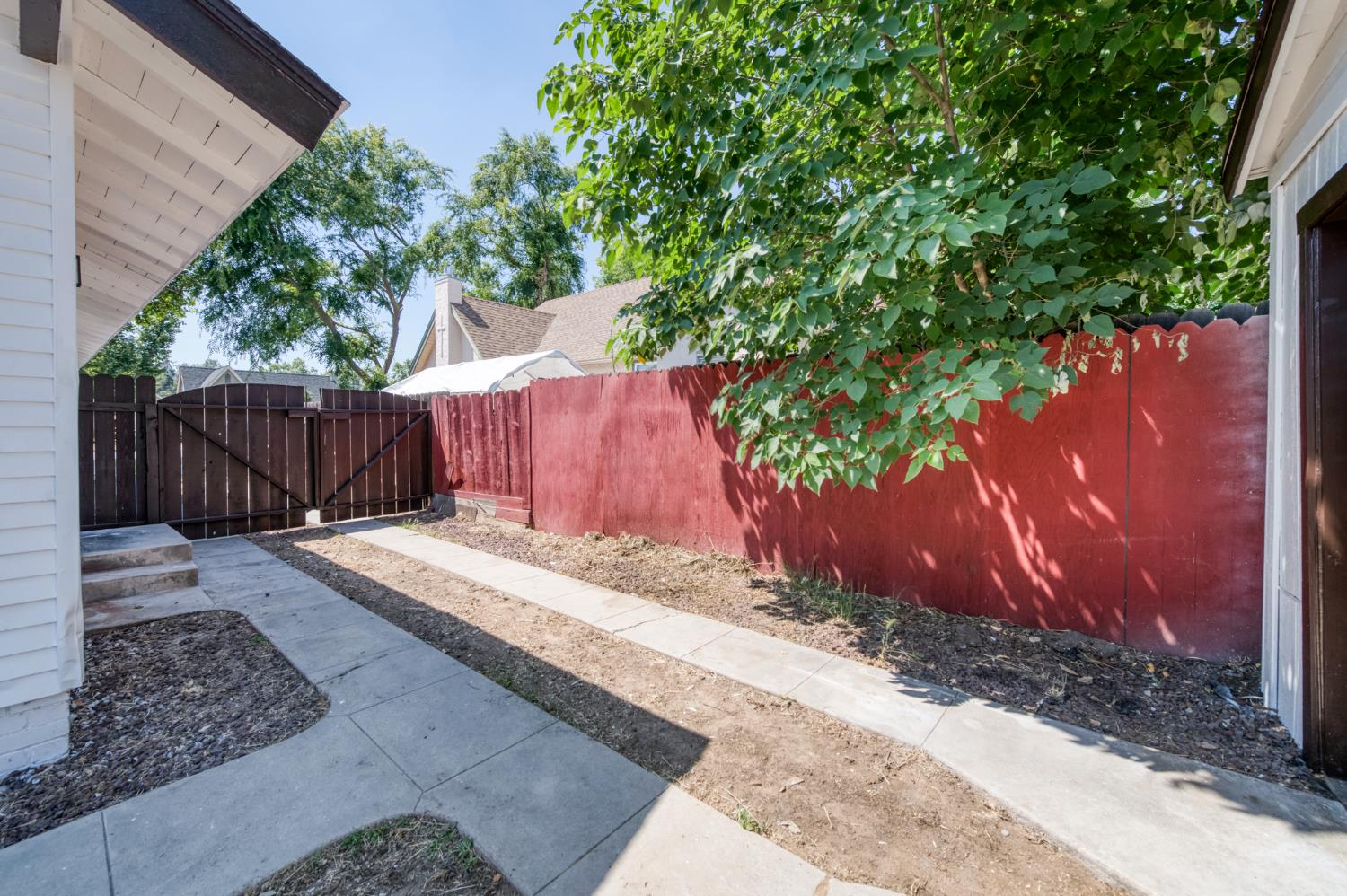 930 N Arthur Ave, Fresno, CA 93728
