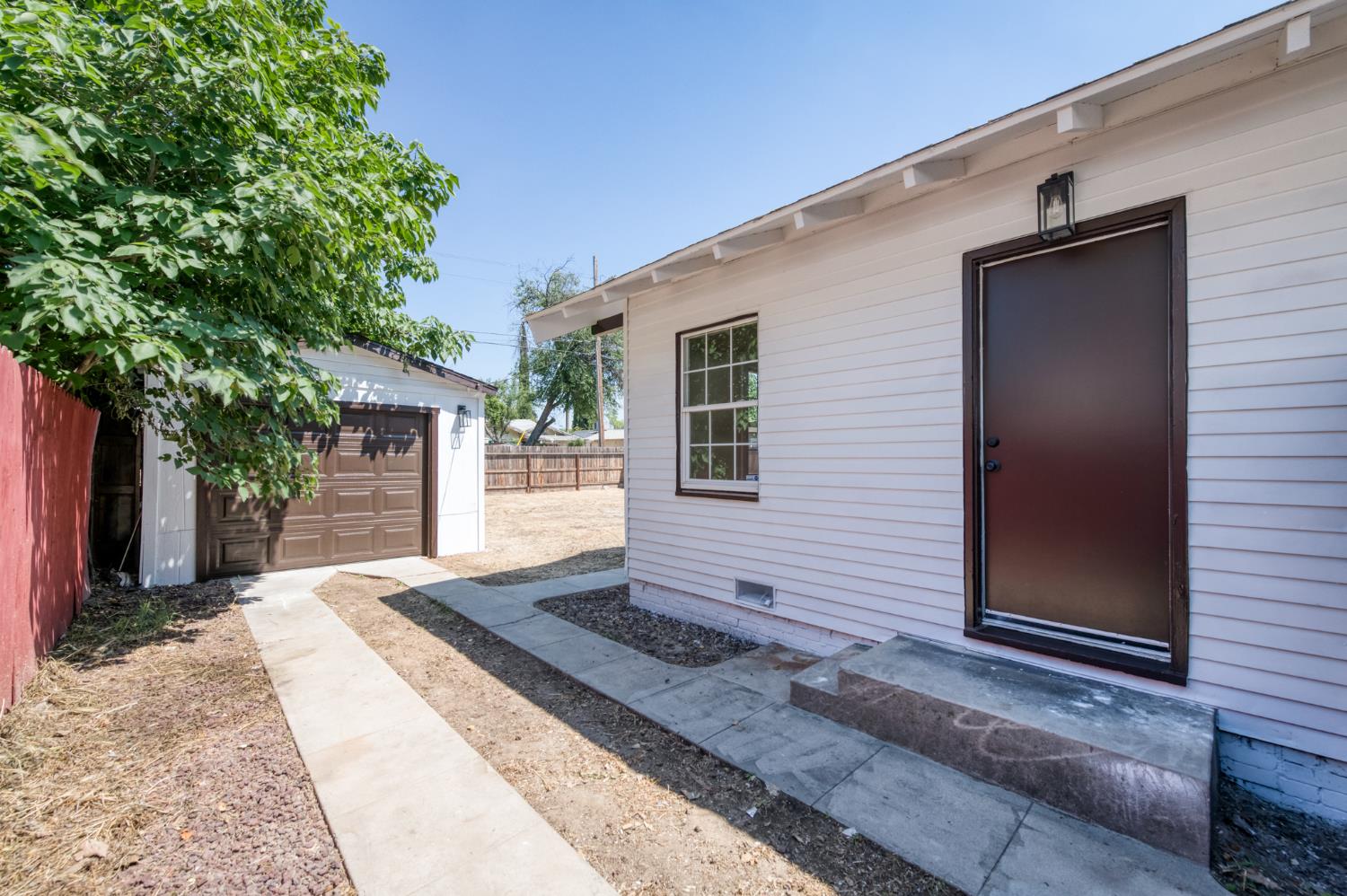 930 N Arthur Ave, Fresno, CA 93728