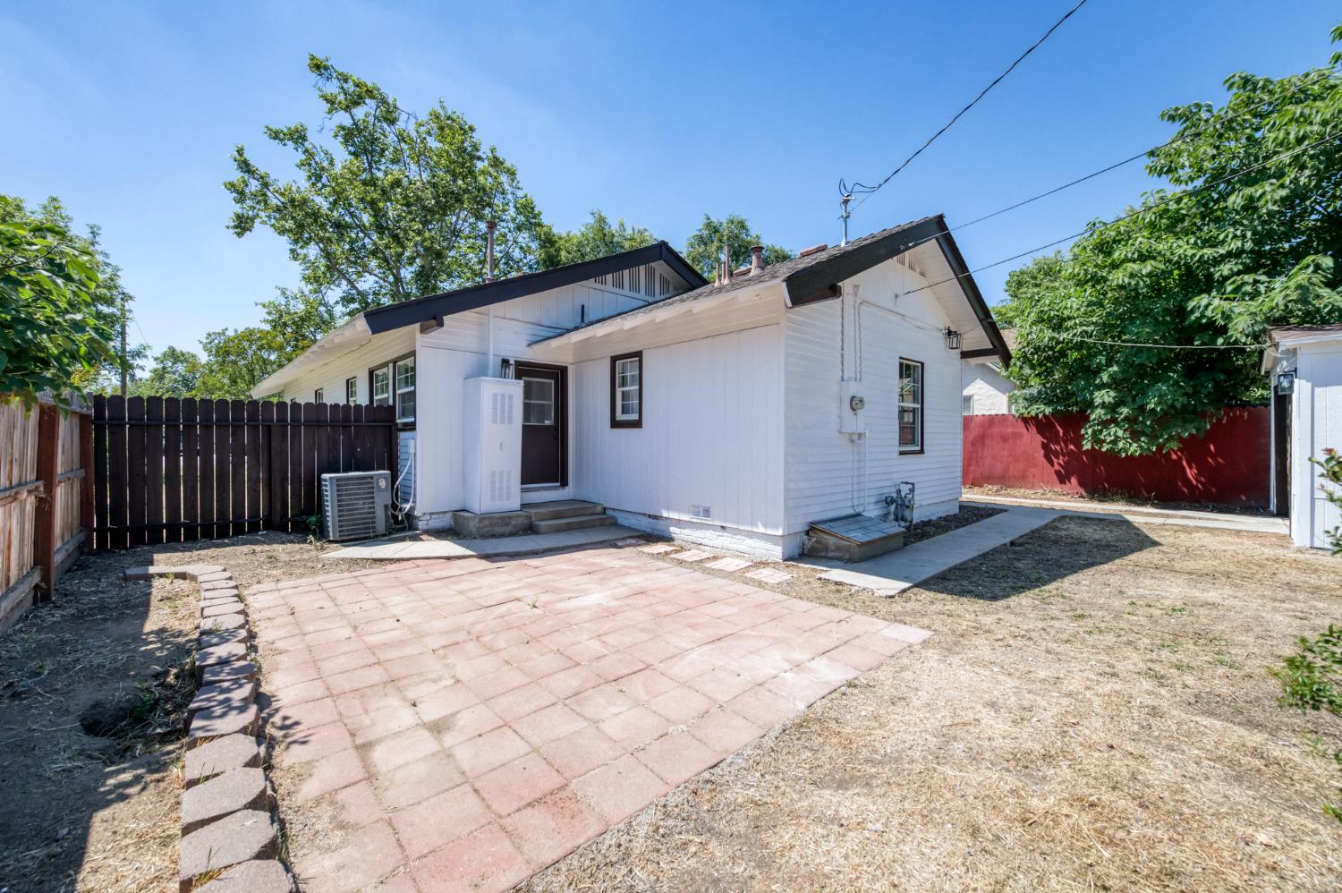 930 N Arthur Ave, Fresno, CA 93728