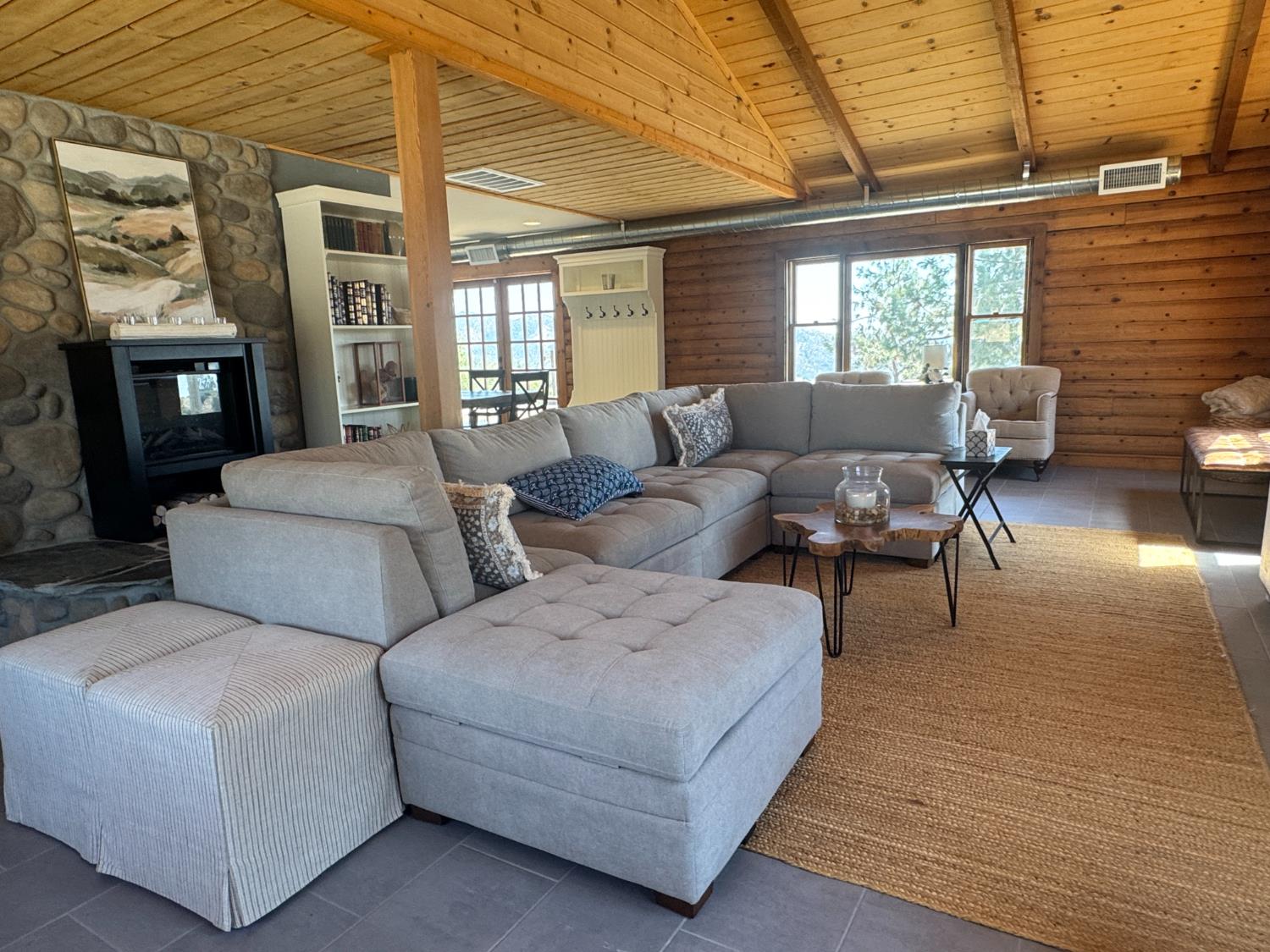 20146 Nicholas Rd, Clovis, CA 93619