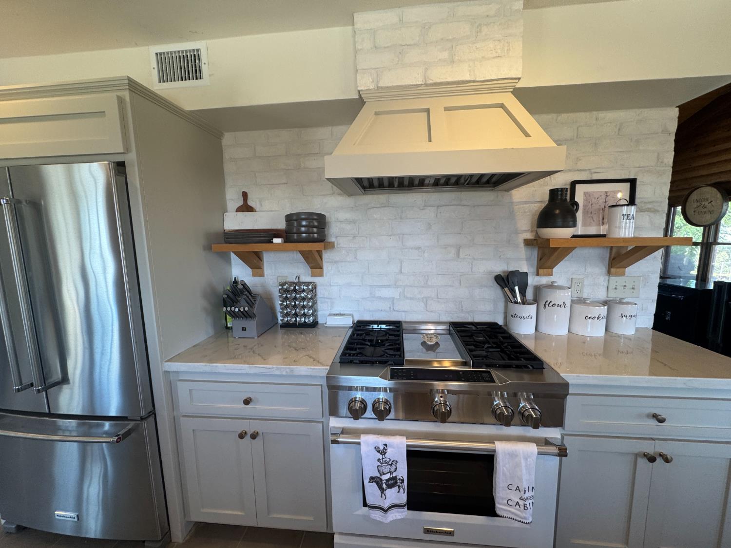 20146 Nicholas Rd, Clovis, CA 93619