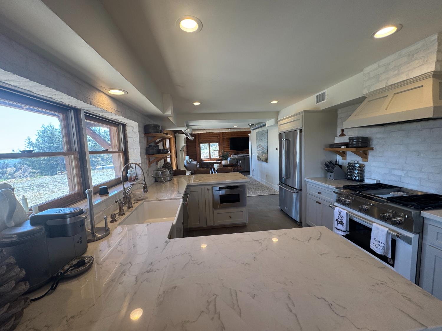 20146 Nicholas Rd, Clovis, CA 93619