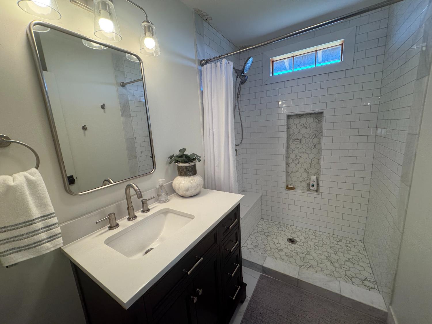 20146 Nicholas Rd, Clovis, CA 93619