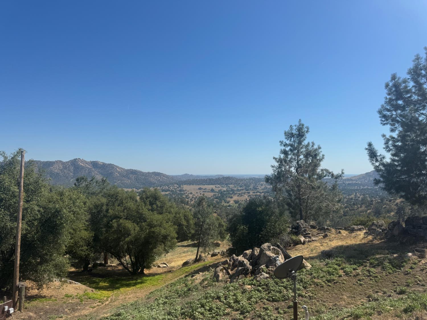 20146 Nicholas Rd, Clovis, CA 93619