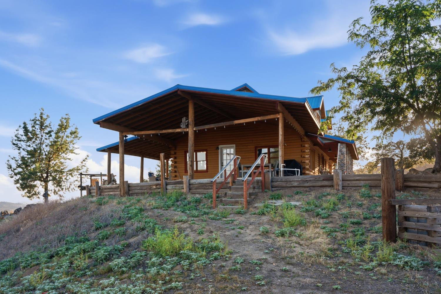 20146 Nicholas Rd, Clovis, CA 93619