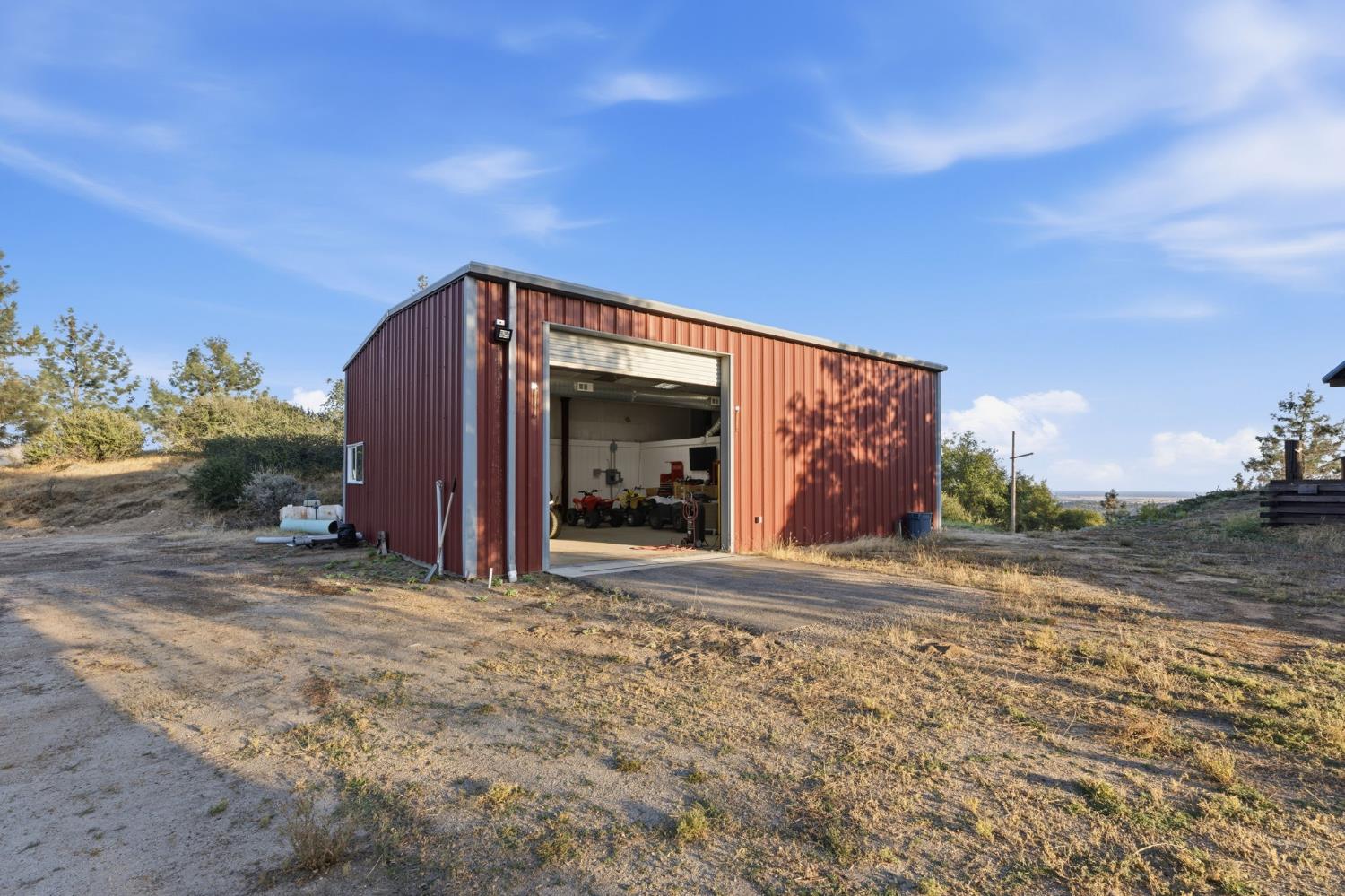 20146 Nicholas Rd, Clovis, CA 93619