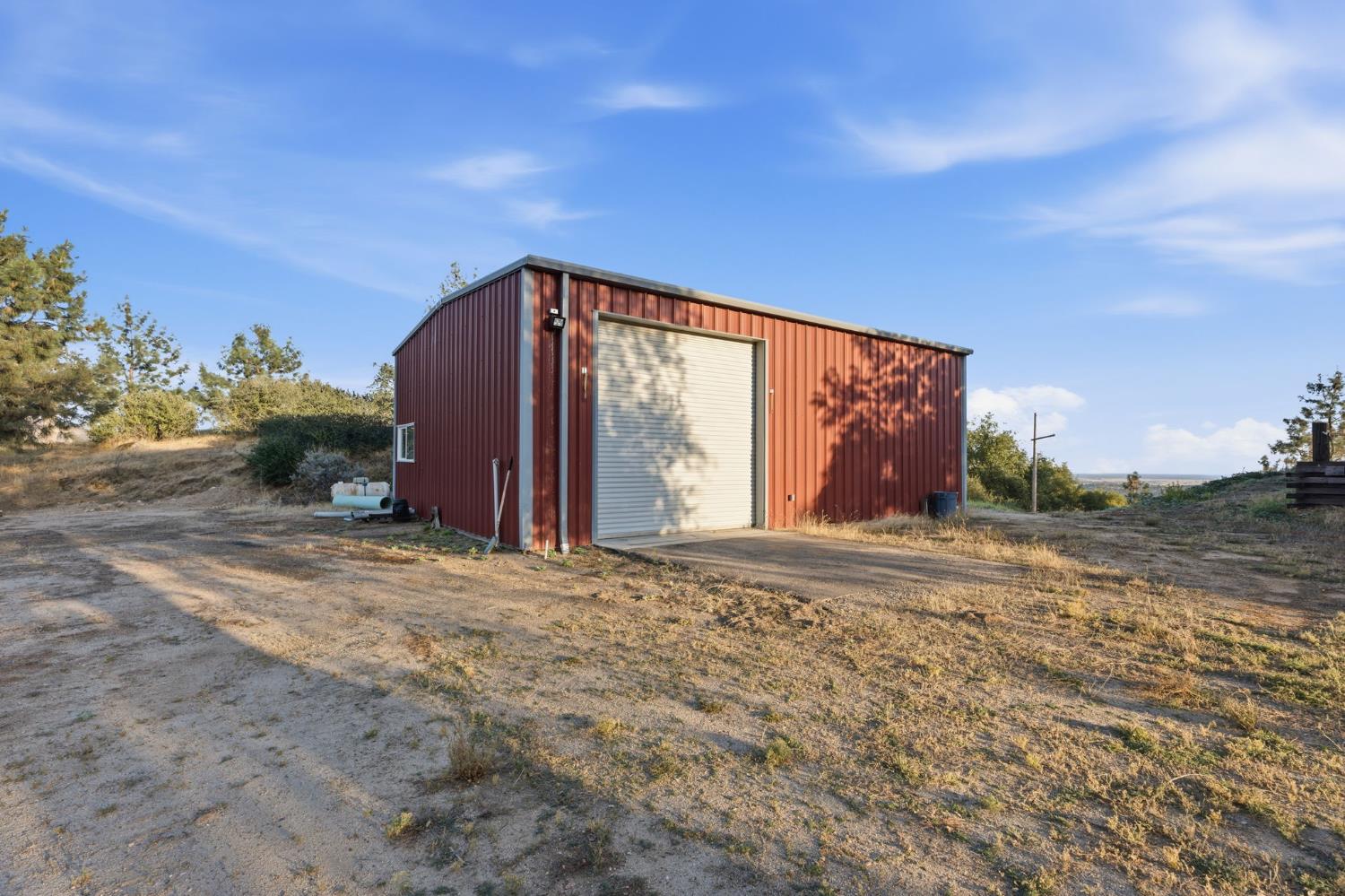 20146 Nicholas Rd, Clovis, CA 93619