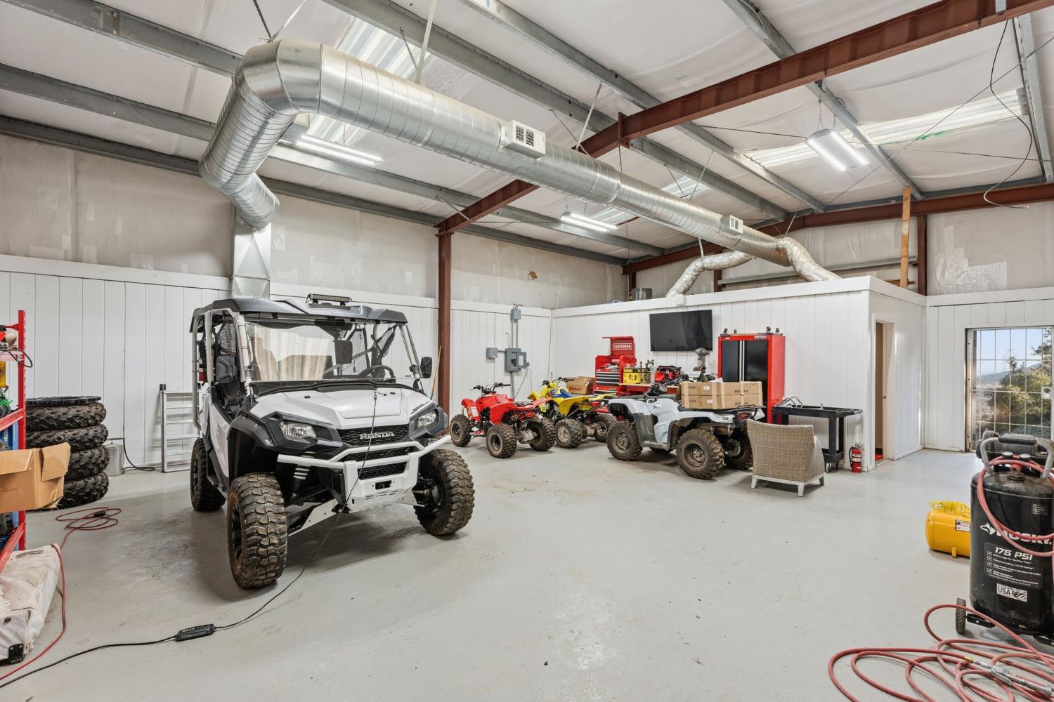 20146 Nicholas Rd, Clovis, CA 93619