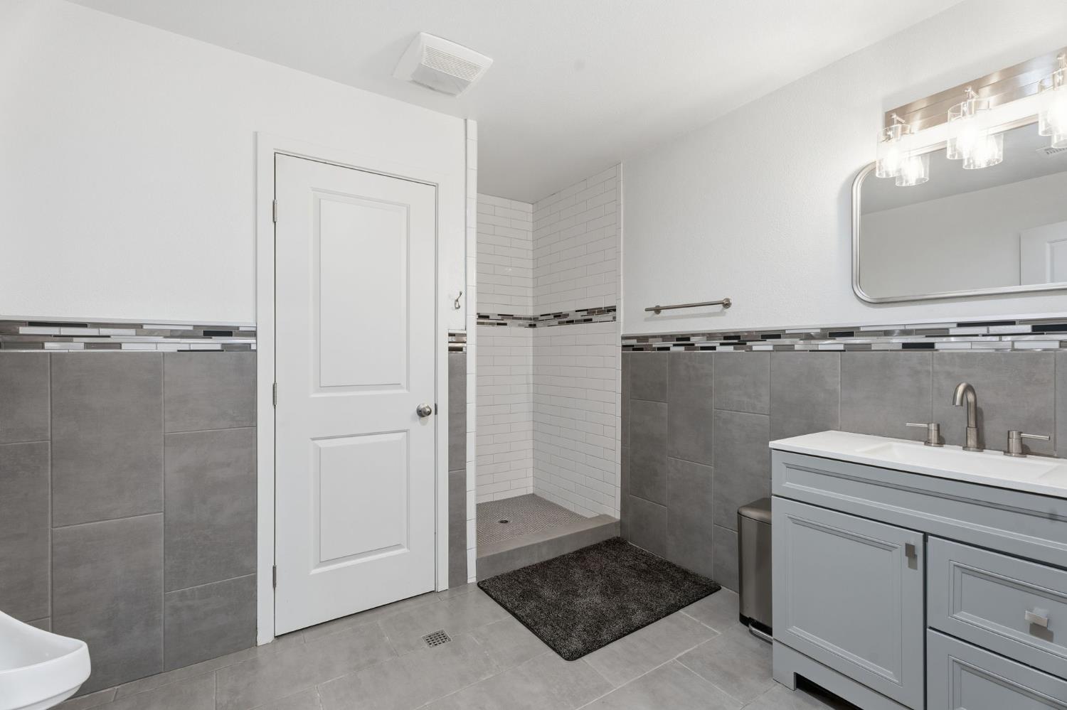 20146 Nicholas Rd, Clovis, CA 93619