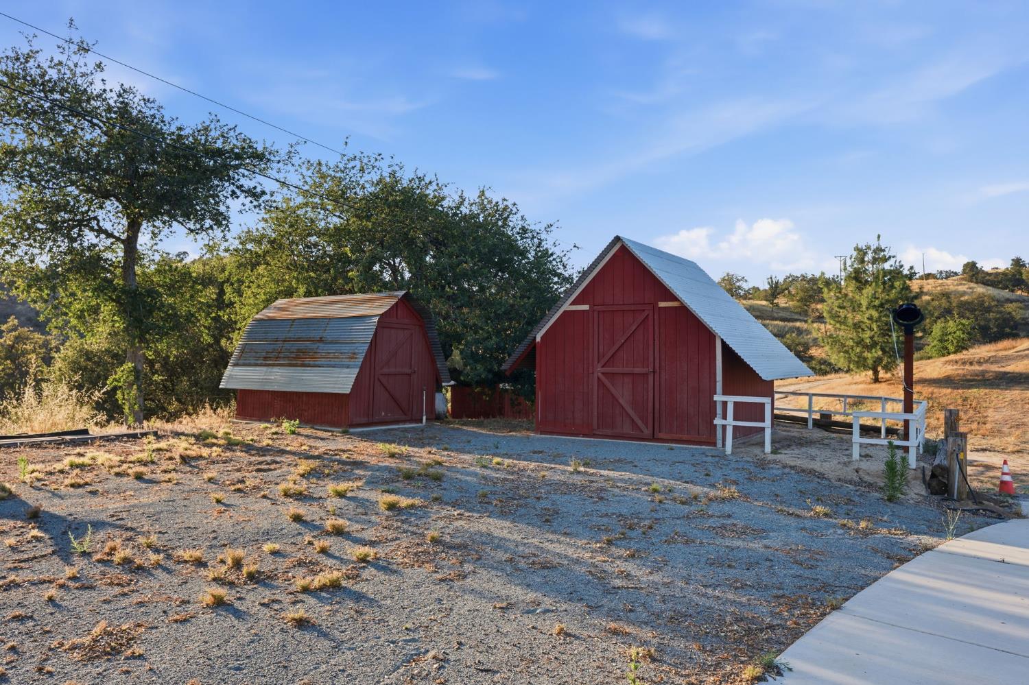 20146 Nicholas Rd, Clovis, CA 93619