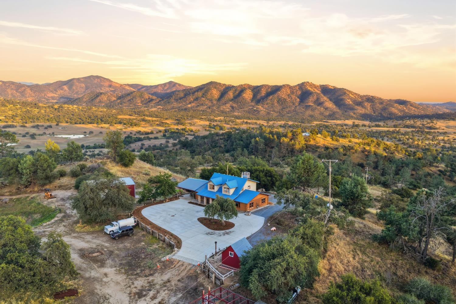 20146 Nicholas Rd, Clovis, CA 93619