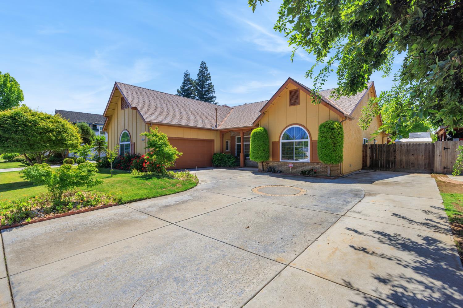 2154 Wrenwood Ave, Clovis, CA 93611