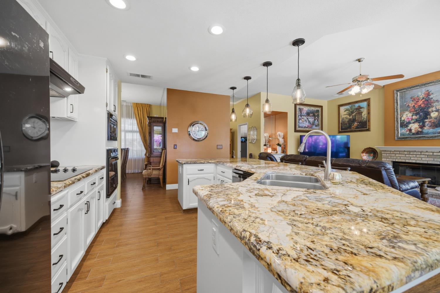 2154 Wrenwood Ave, Clovis, CA 93611