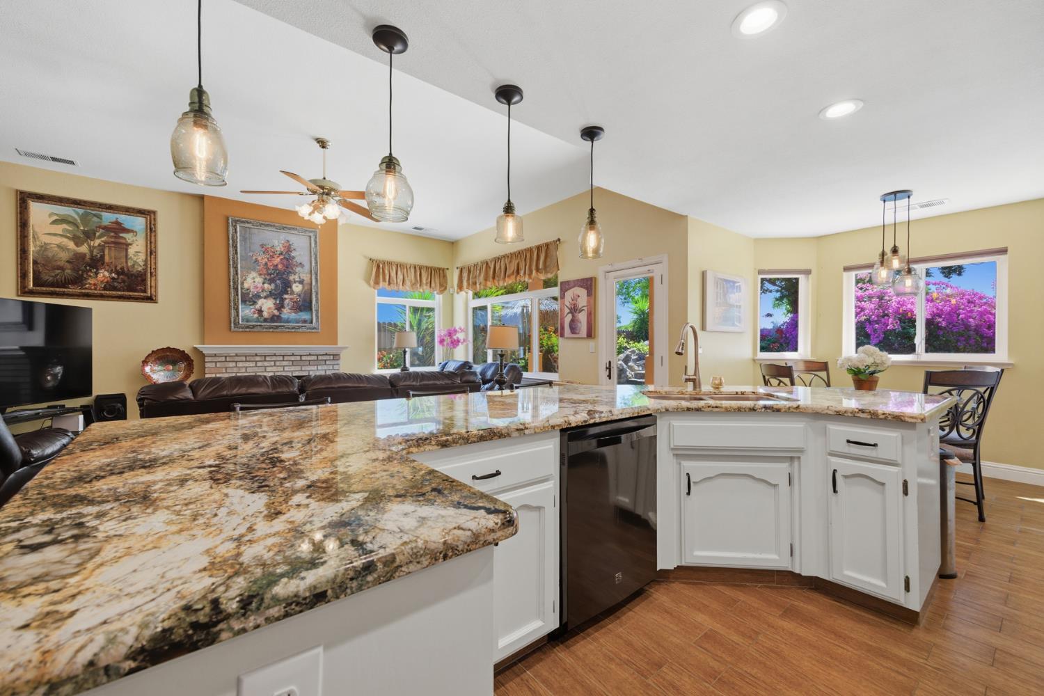 2154 Wrenwood Ave, Clovis, CA 93611