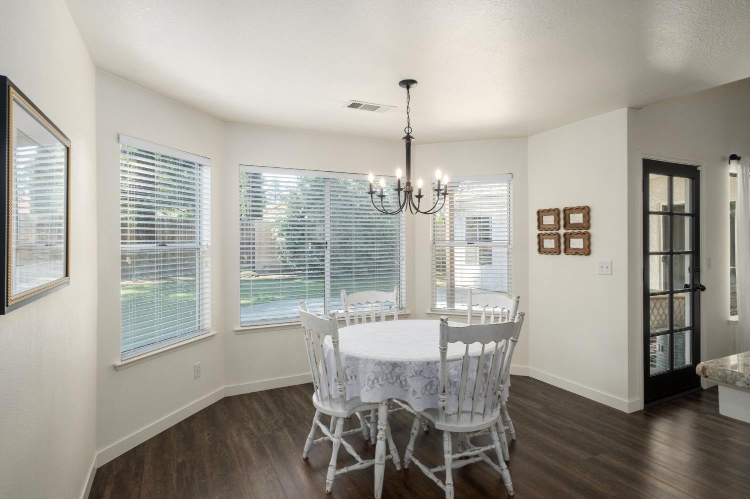 872 Minarats, Clovis, CA 93612