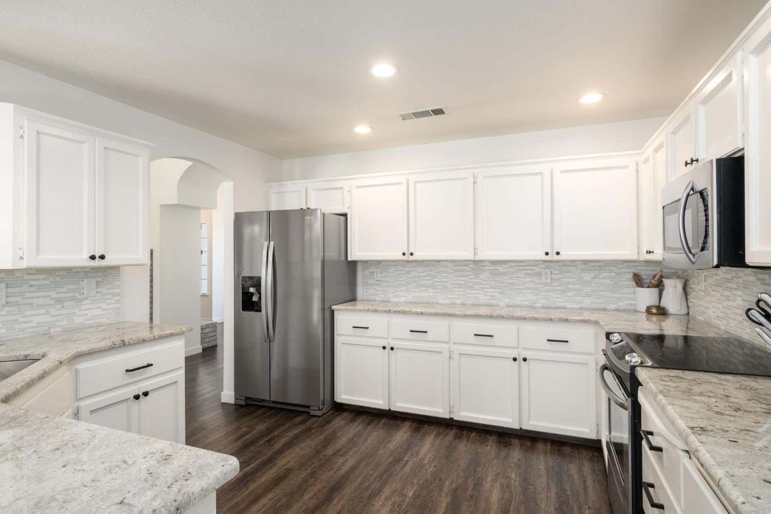 872 Minarats, Clovis, CA 93612