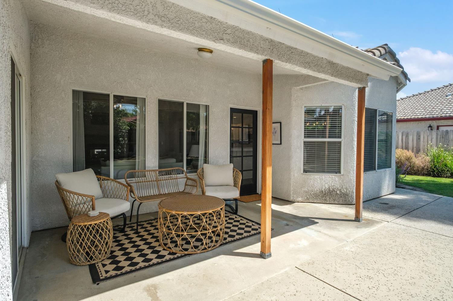 872 Minarats, Clovis, CA 93612