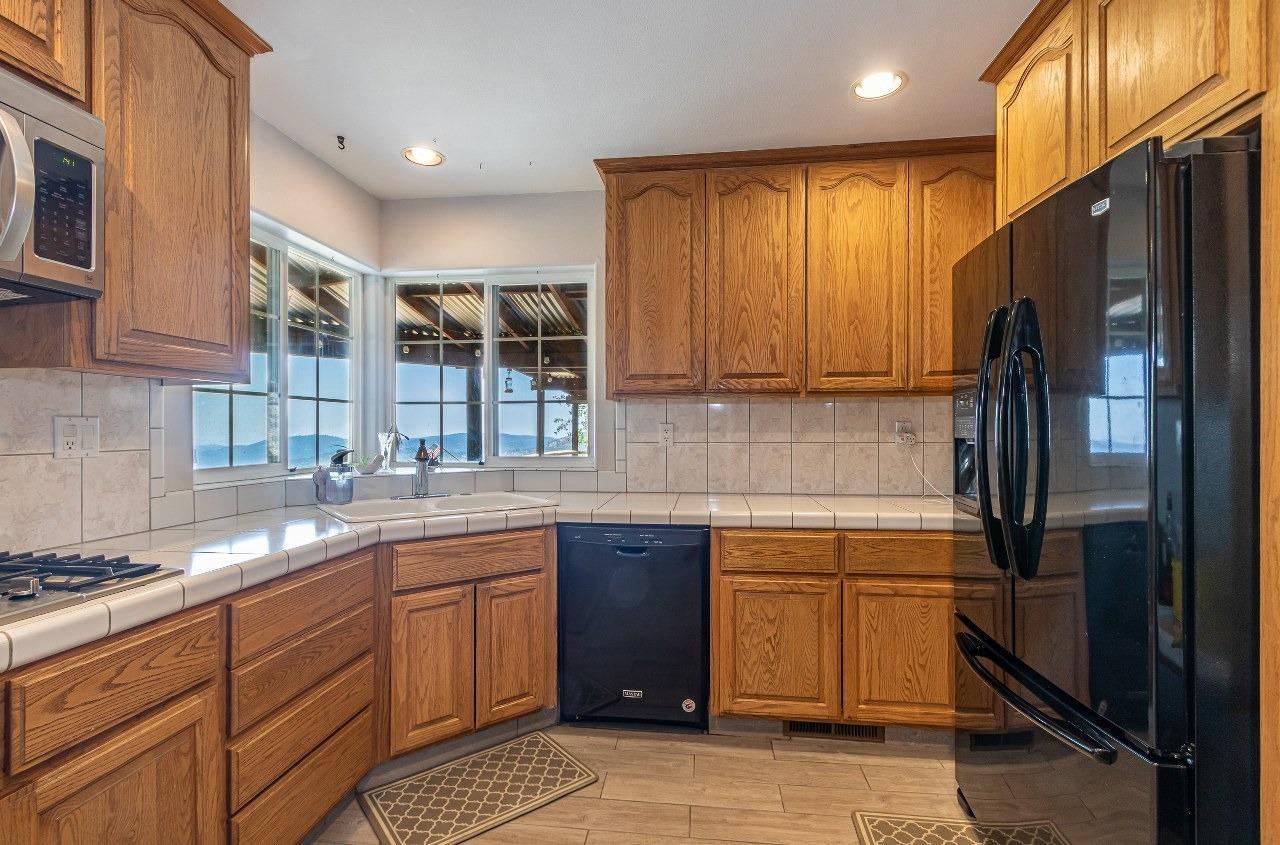 34914 Sneezeweed Ln, North Fork, CA 93643