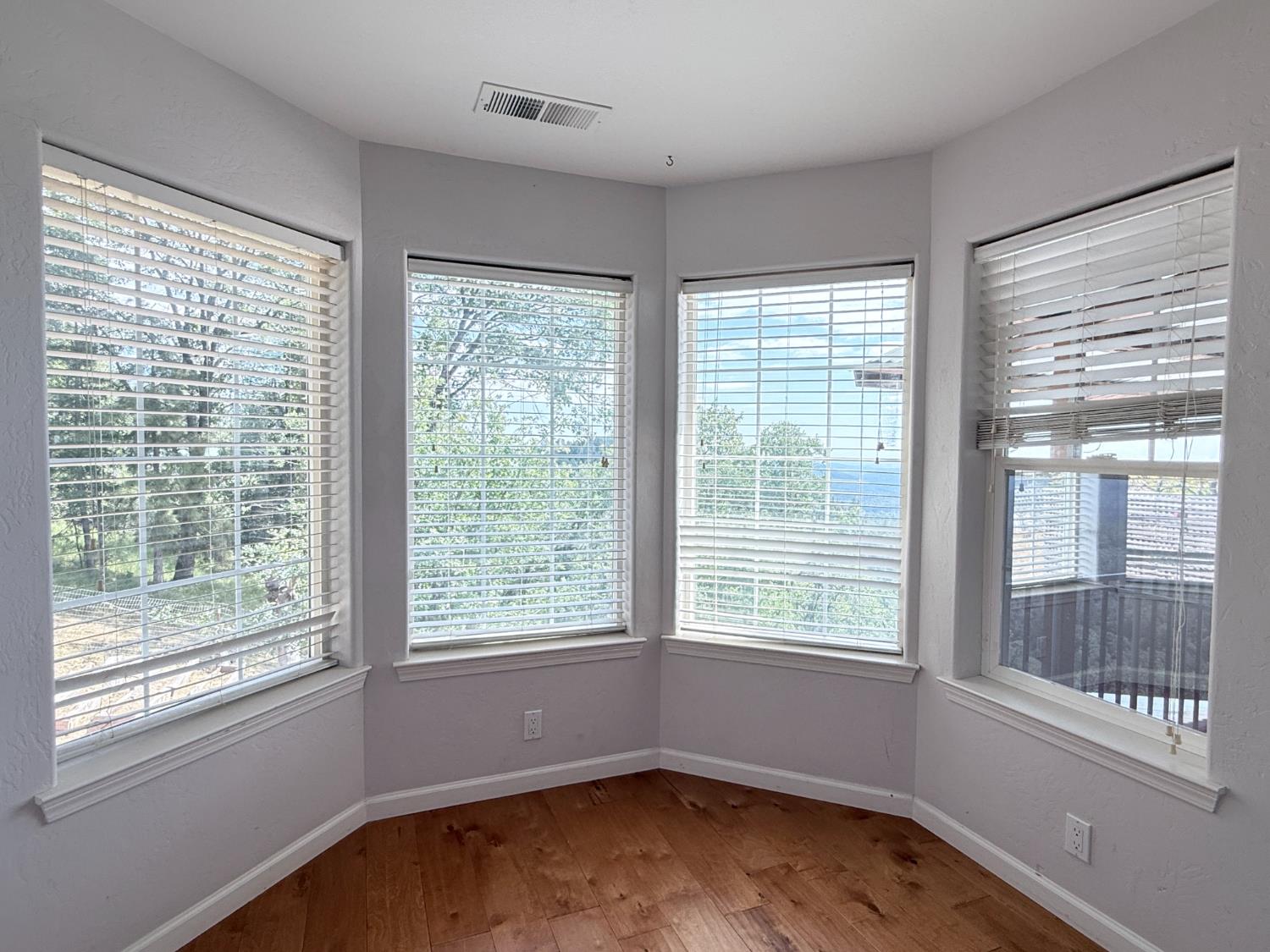 34914 Sneezeweed Ln, North Fork, CA 93643