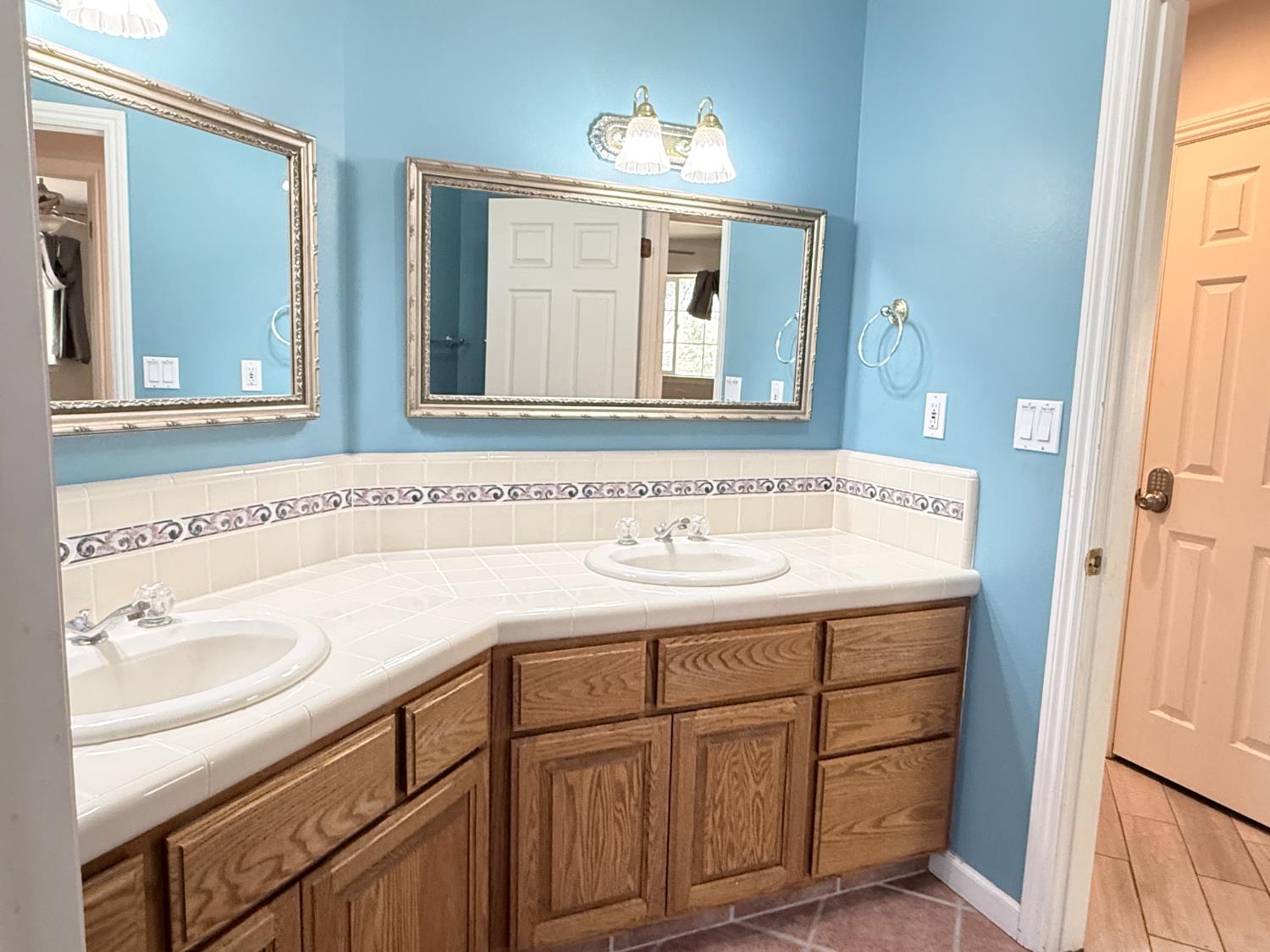 34914 Sneezeweed Ln, North Fork, CA 93643