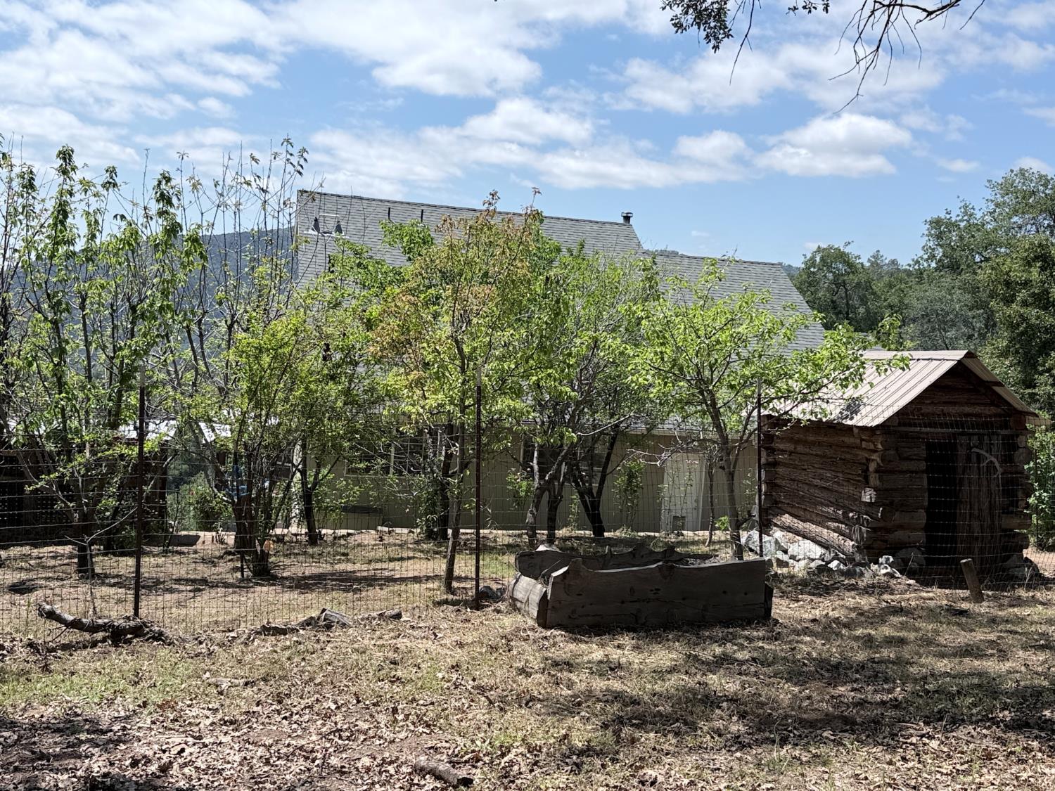 34914 Sneezeweed Ln, North Fork, CA 93643