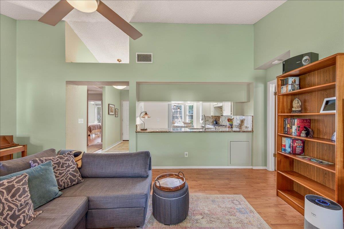 10771 N Windham Bay Cir, Fresno, CA 93730