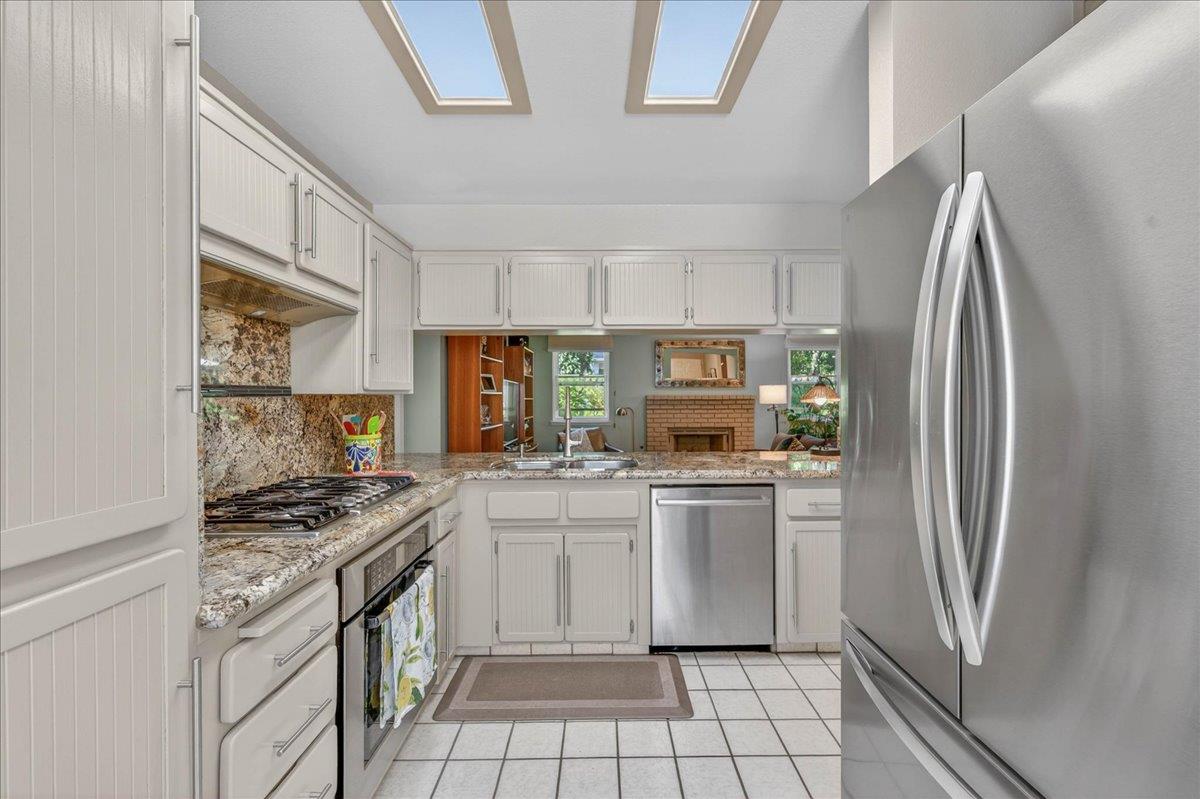 10771 N Windham Bay Cir, Fresno, CA 93730
