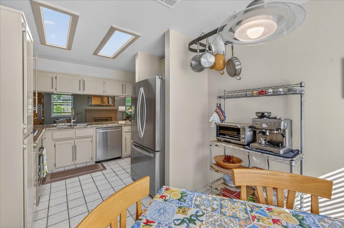 10771 N Windham Bay Cir, Fresno, CA 93730