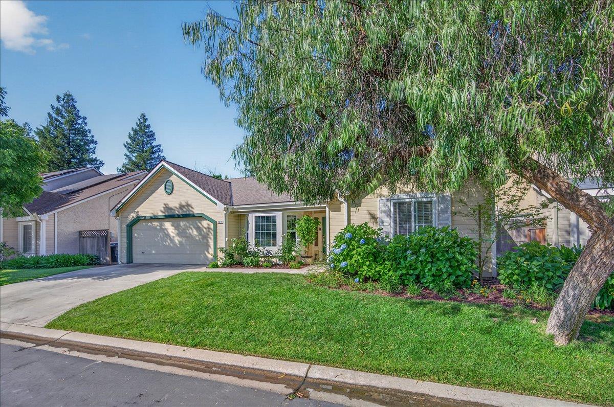 10771 N Windham Bay Cir, Fresno, CA 93730