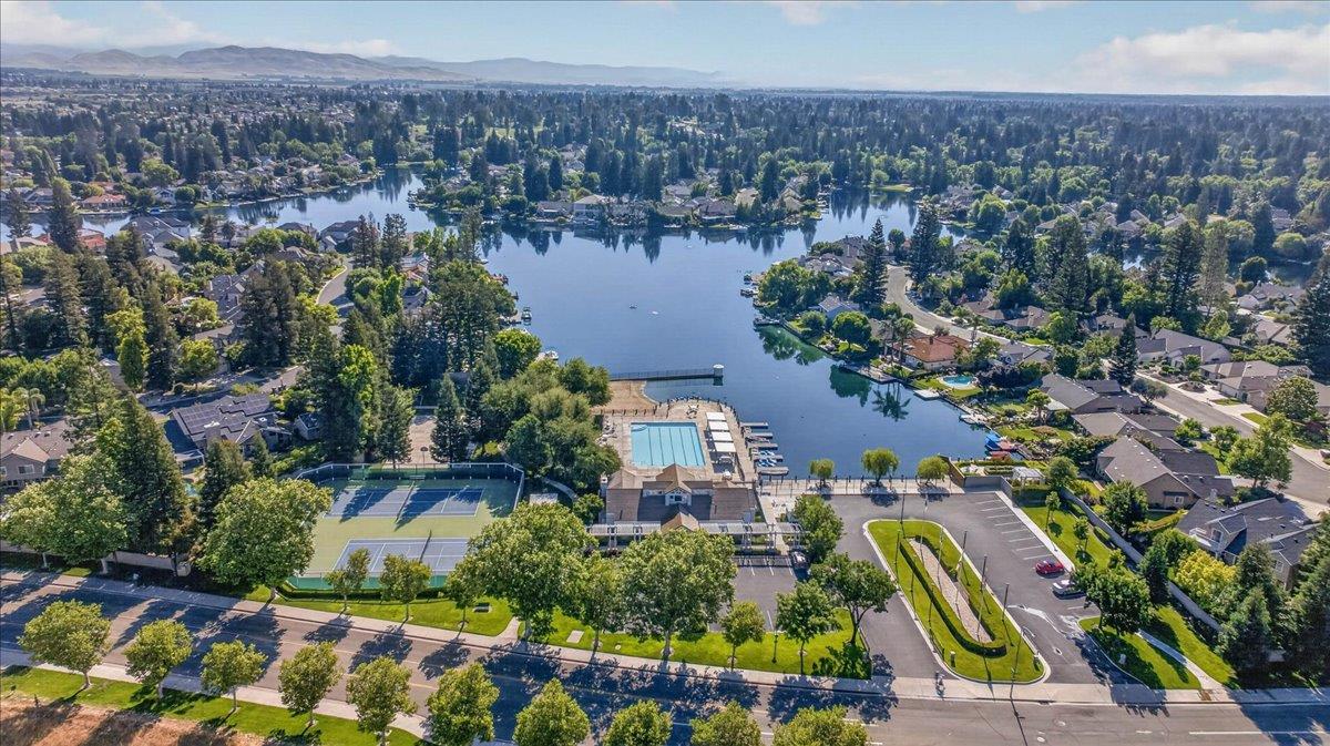 10771 N Windham Bay Cir, Fresno, CA 93730