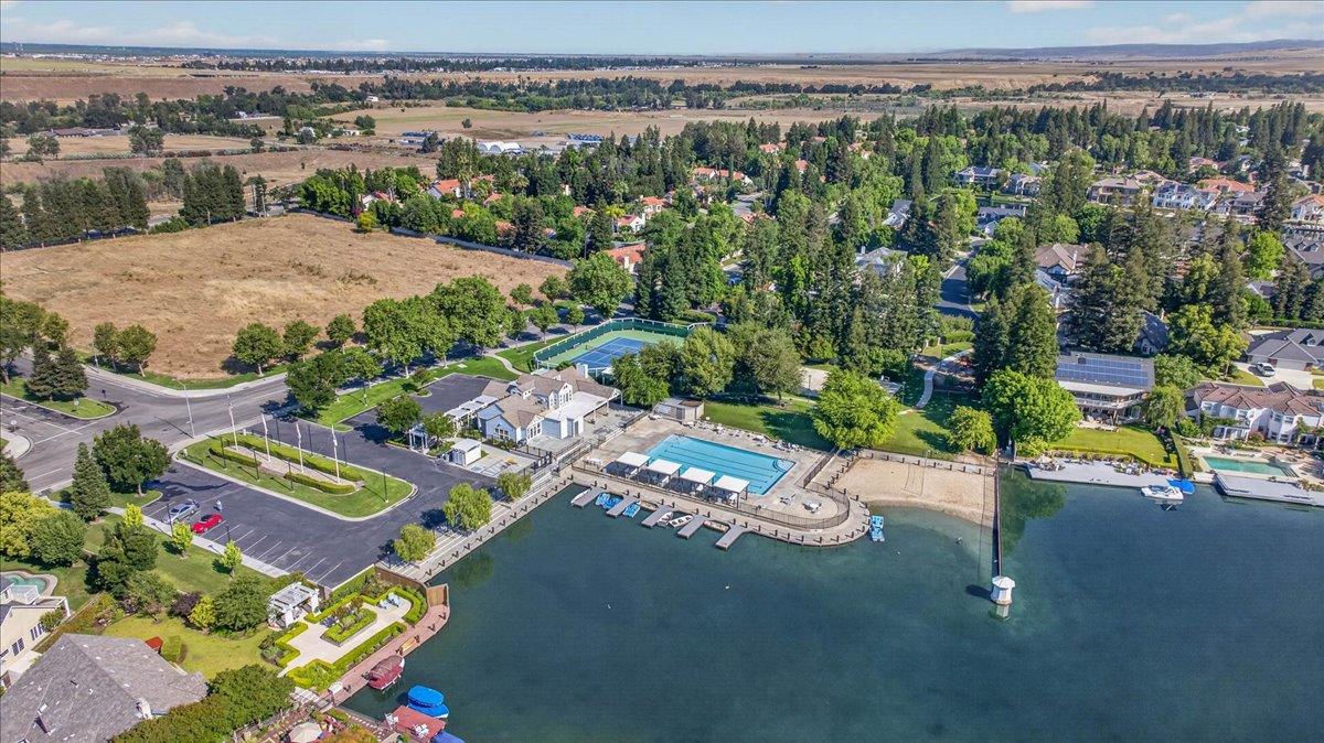 10771 N Windham Bay Cir, Fresno, CA 93730