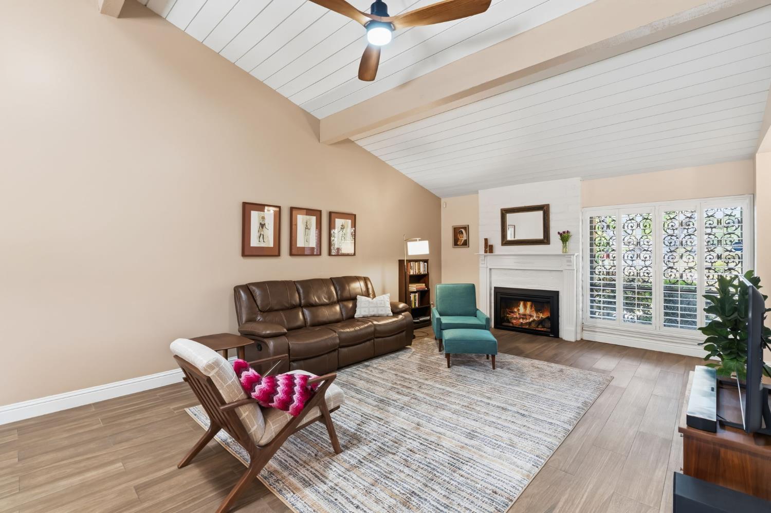 5072 N Wishon Ave #APT C, Fresno, CA 93704