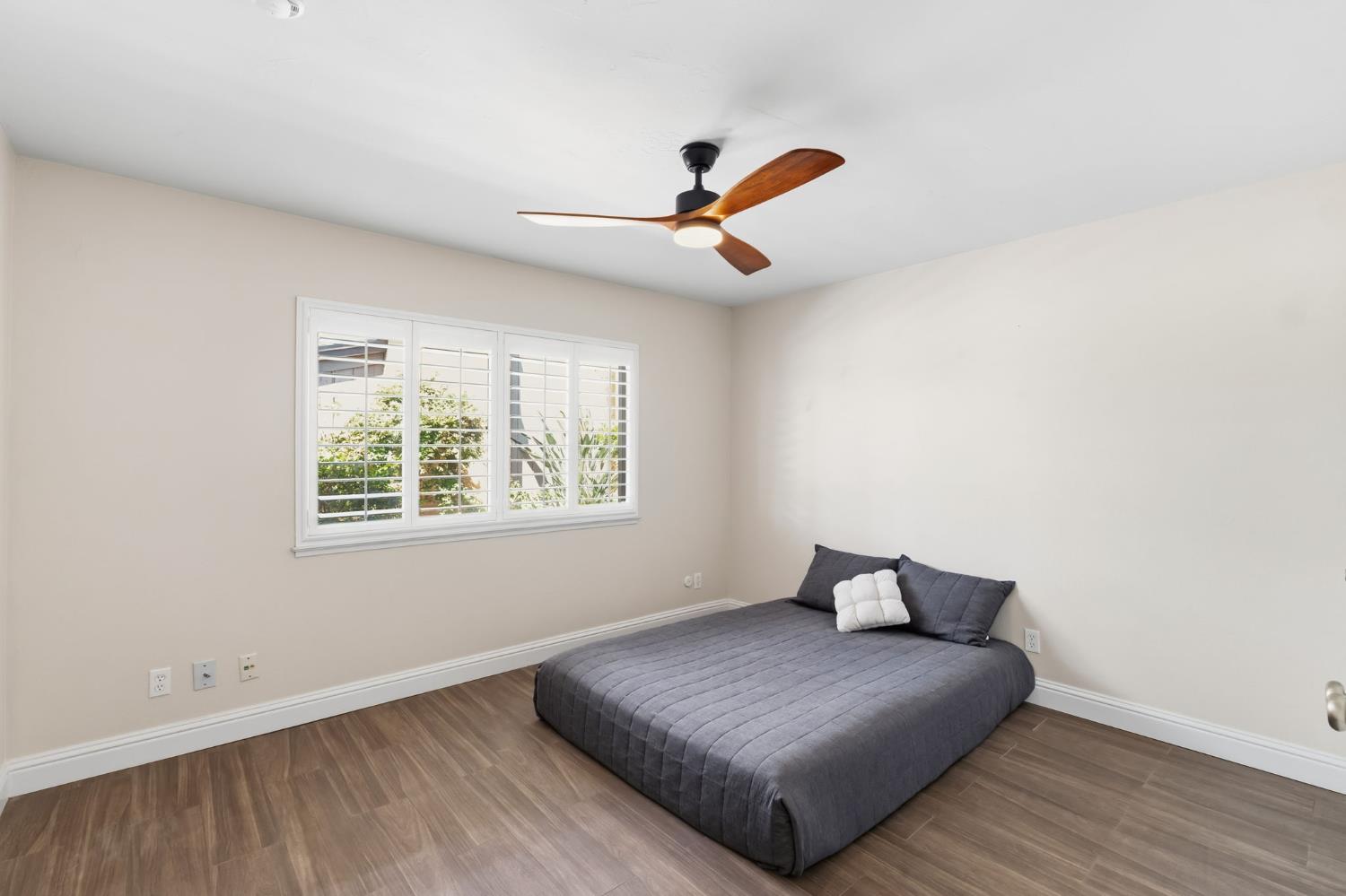 5072 N Wishon Ave #APT C, Fresno, CA 93704