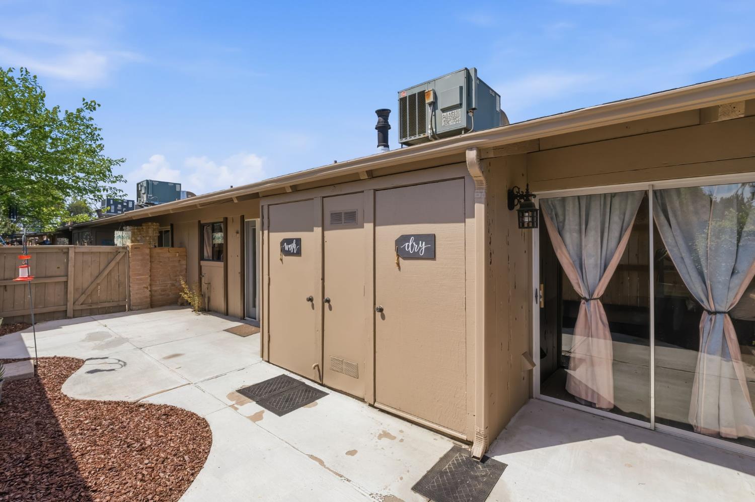 5072 N Wishon Ave #APT C, Fresno, CA 93704