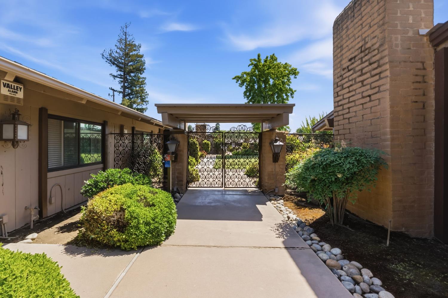 5072 N Wishon Ave #APT C, Fresno, CA 93704