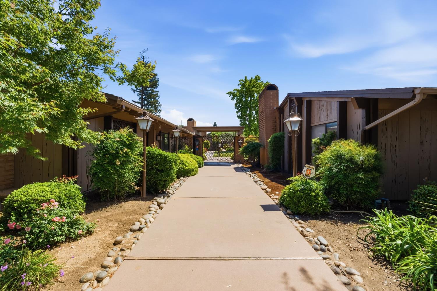 5072 N Wishon Ave #APT C, Fresno, CA 93704