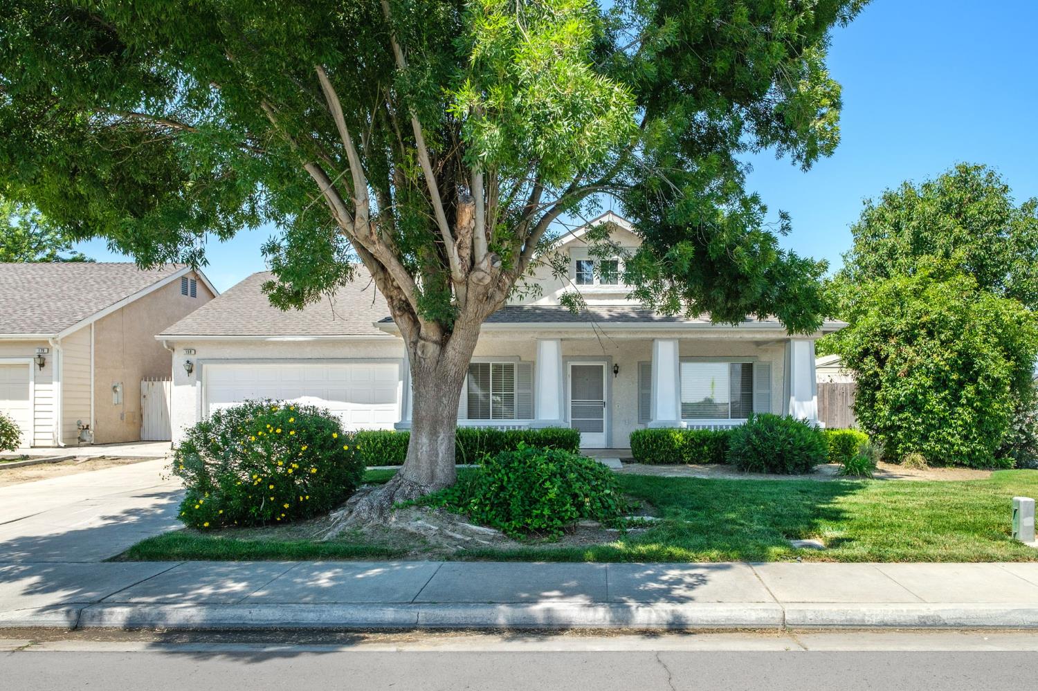 159 W Lindquist St, Kingsburg, CA 93631