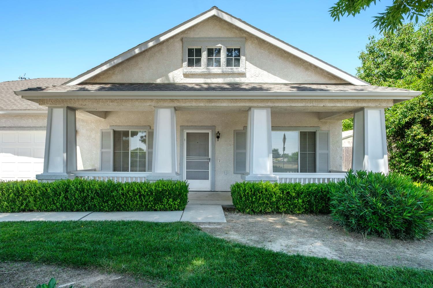 159 W Lindquist St, Kingsburg, CA 93631