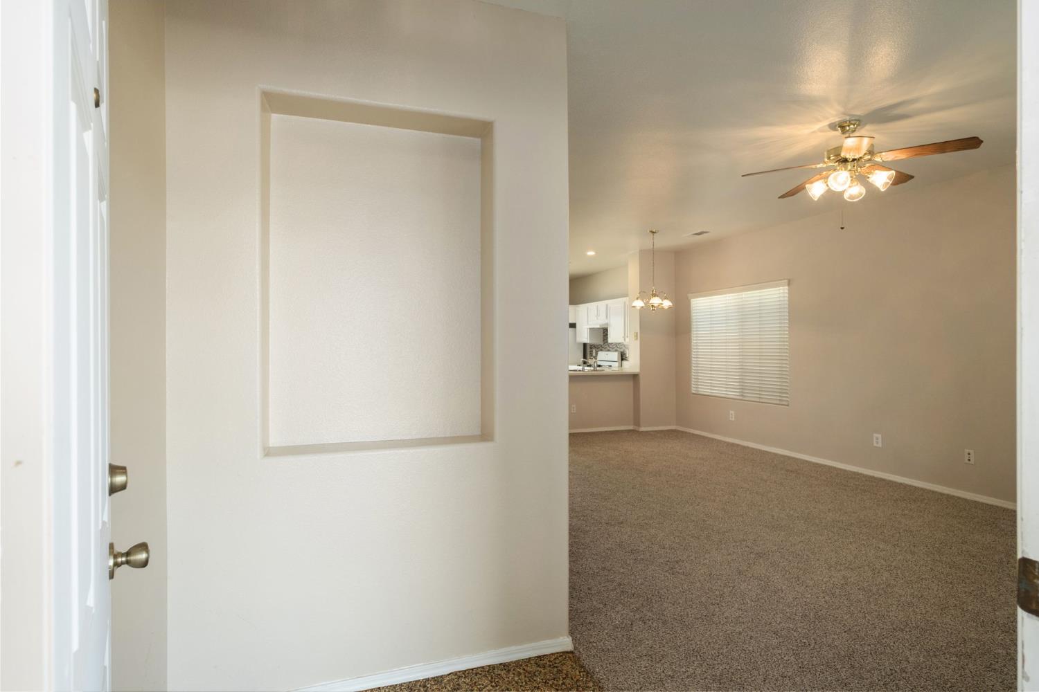 159 W Lindquist St, Kingsburg, CA 93631