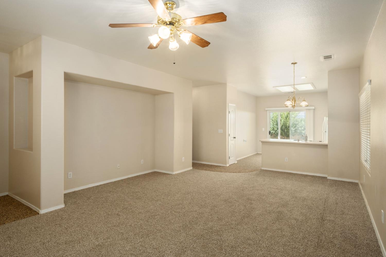 159 W Lindquist St, Kingsburg, CA 93631