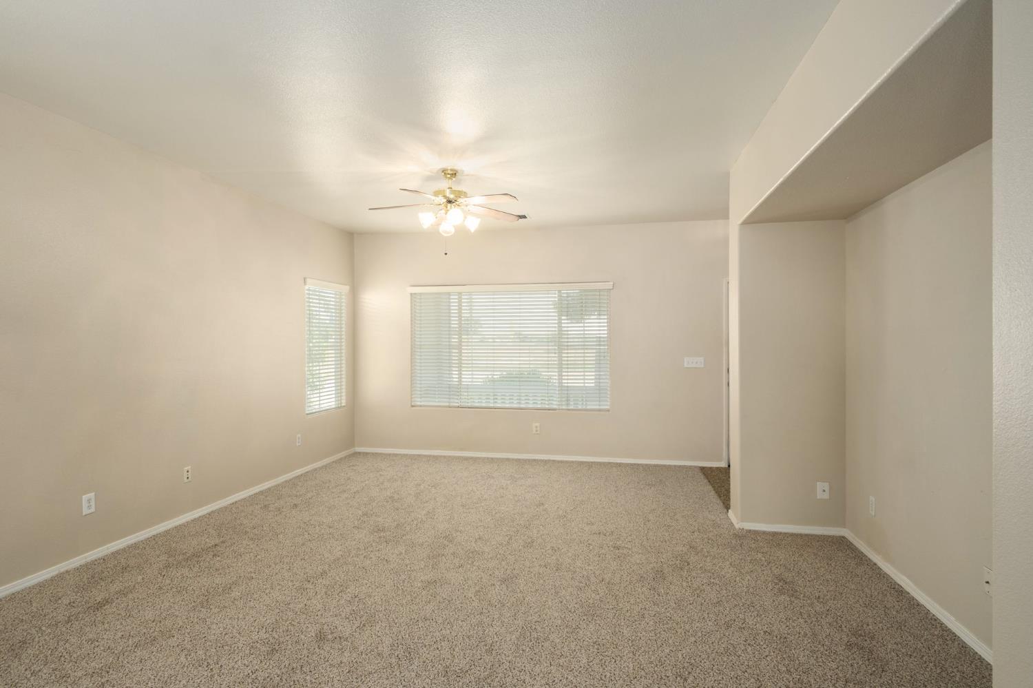 159 W Lindquist St, Kingsburg, CA 93631